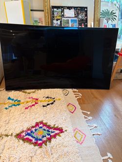 Samsung 65 qled Large Curved Screen TV