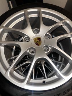 Porsches 718 Cayman 18inch Wheels and Tires