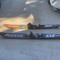 2 Single Water Skis