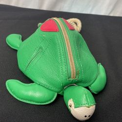 Betsy Johnson Green Turtle Bag BJ56010H Clutch Wristlet Flawed (Retail $65+) (Rare Vintage Collectors Item!)