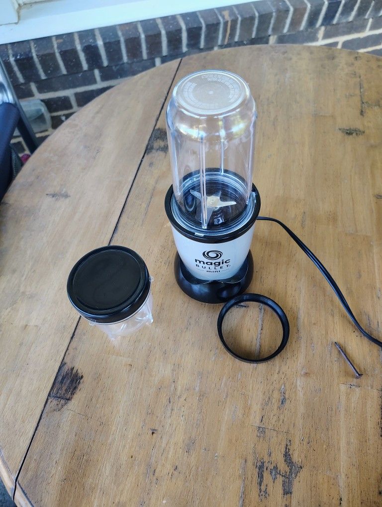 Mini Bullet Blender – $20 – Public Meet-Up Only