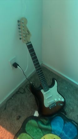 SQUIER GUITAR + AUTOMATIC TUNER