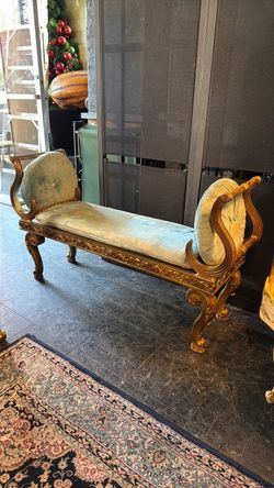 Elegant, gold leaf blue velvet, stunning lounge