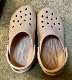 Women’s Pink CROCS size 8-9