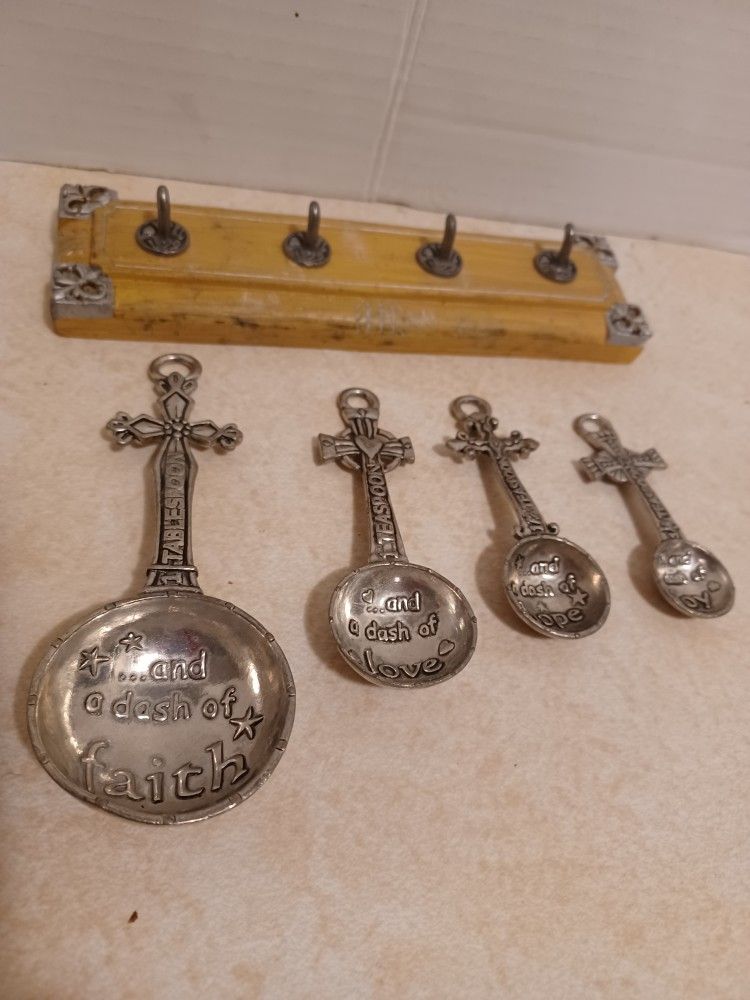 Vintage Ganz Metal Hanging Measuring Spoons Set Faith, Hope, Love & Joy Detailed