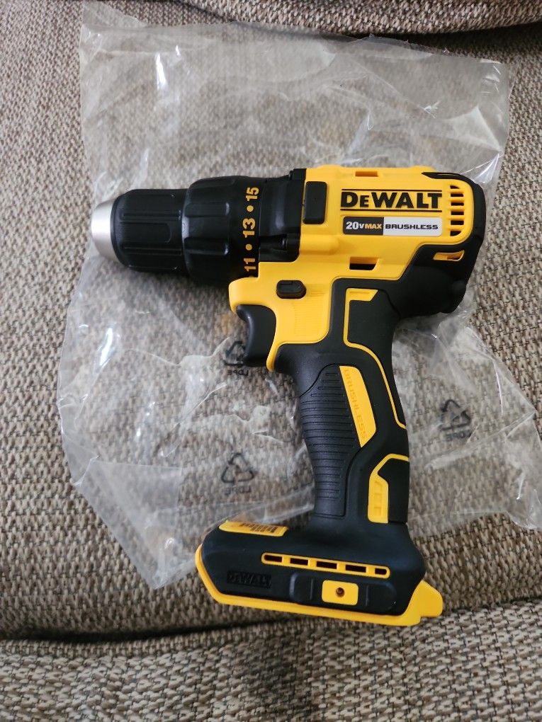DCD777 1/2"(13MM) CORDLESS DRILL DRIVER TOOL ONLY