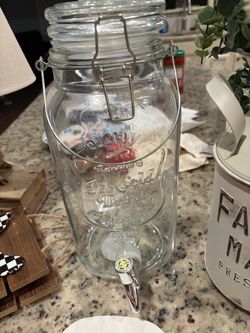 New Glass Beverage Dispenser with Spigot