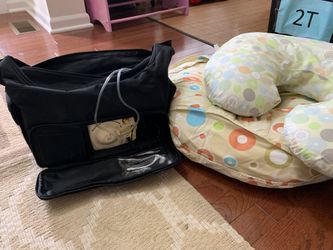 Medela double breast pump / 2 boppies