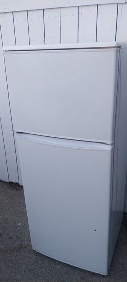 REFRIGERATOR  DANKY