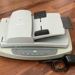 HP ScanJet 5590 Digital Color Flatbed Scanner 2400x2400 dpi And 48 Bit Color!