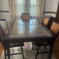 Dining Room Table & Chairs