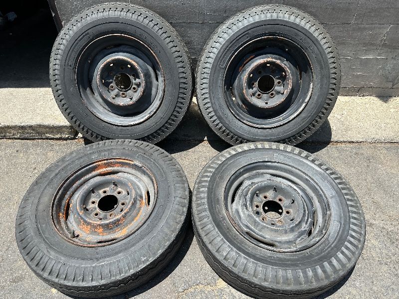 NAPCO Chevy 17.5 inch 6 lug wheels with clips for cap -T07108