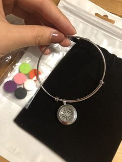 Brand-new!!! Aromatherapy Bracelet, Essential Oil Diffuser Bracelet Stainless Steel Locket Bracelets with 6 Color Pads