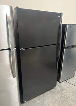 Maytag Top Freezer Fridge – Black, Ice Maker, Clean