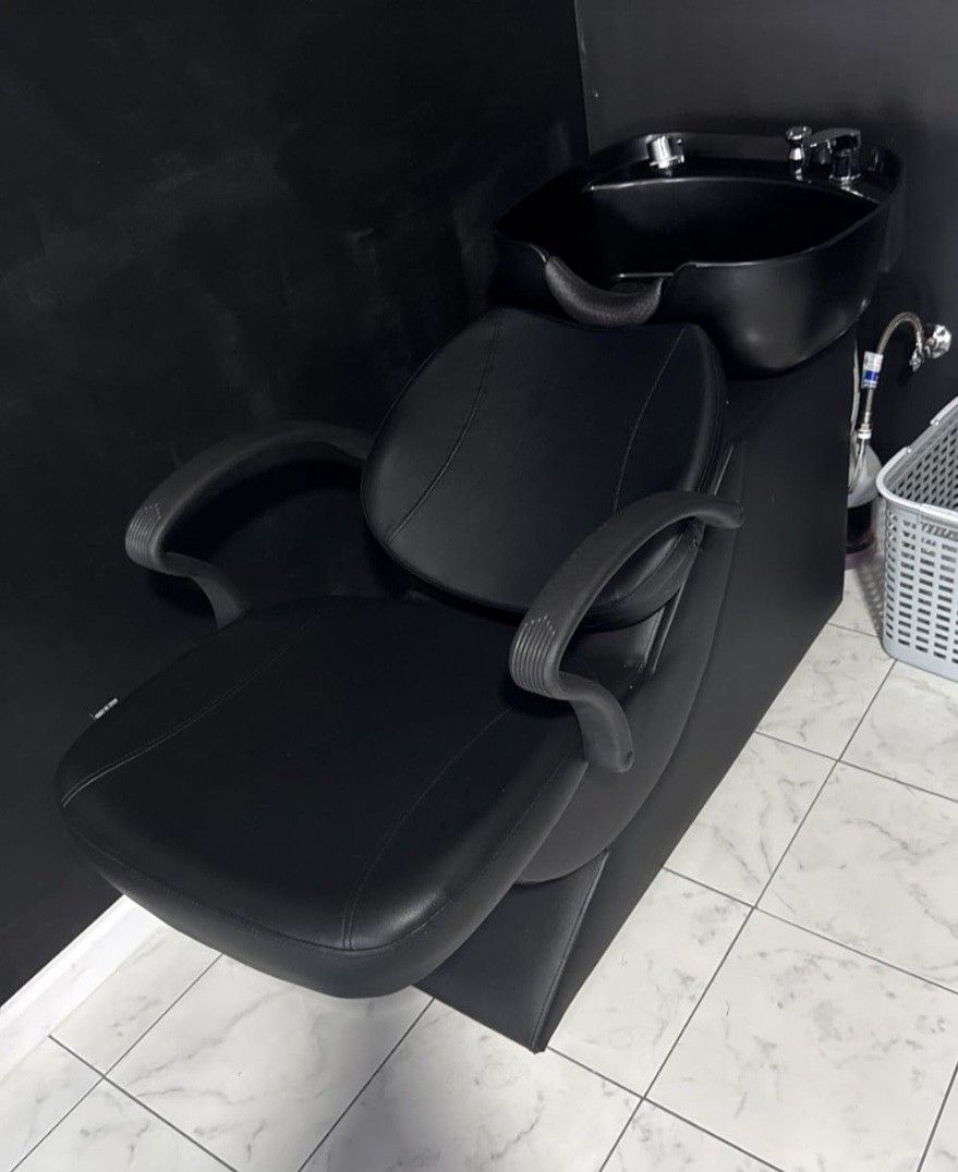 Shampoo Bowl And Chair