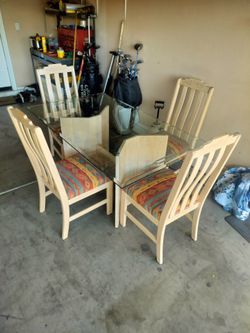 Dining Table Set .60 by 40..Like New.. Southwest Style Glass Table Top and 4 Chairs