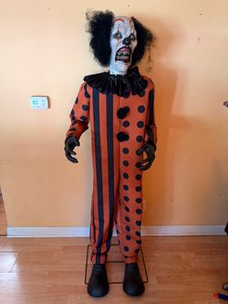 Life-Size Animated Halloween Clown Prop Spirit Halloween