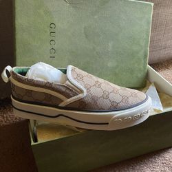 Size 7 Gucci 1977 sneakers