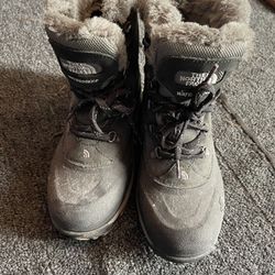 Women’s North Face Snow Boots