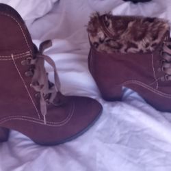 Brand new warm furry, stylish womens boots