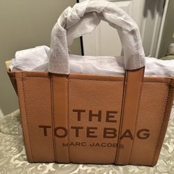 BRAND NEW MEDIUM MARC JACOBS TOTE BAG