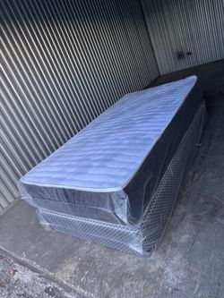 NEW TWIN SIZE SET MATTRESS AND BOX SPRING-2pcs