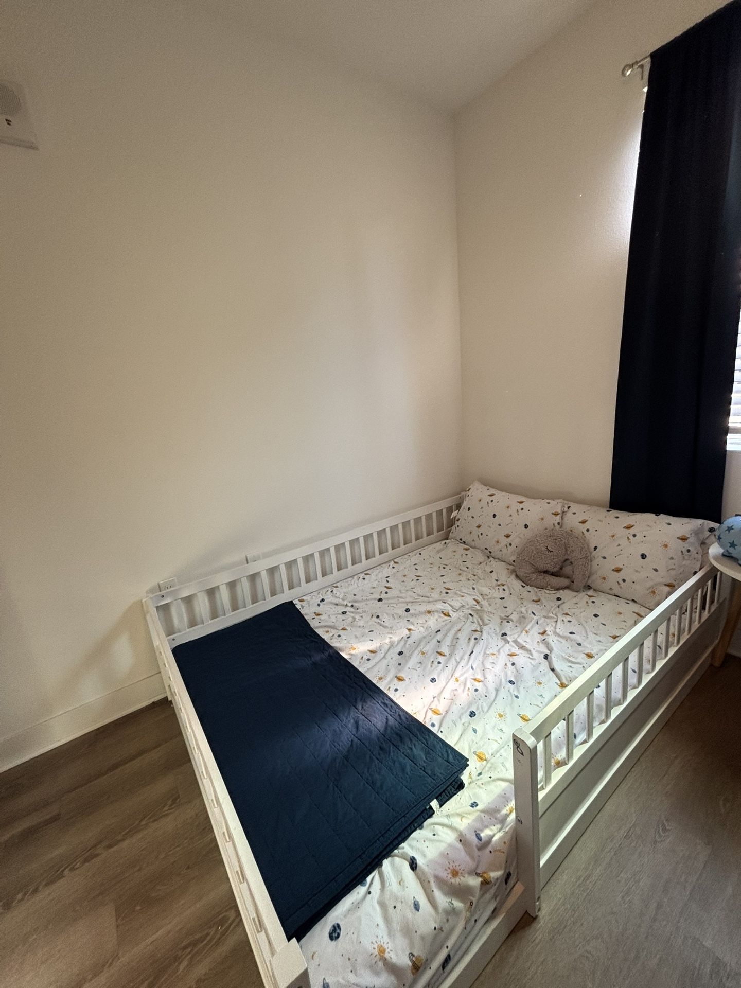 Full Size Toddle Floor Bed 