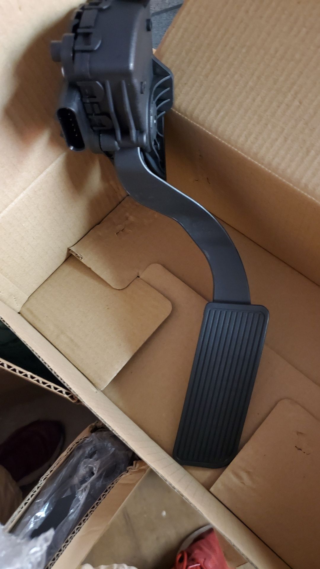 GMC Acadia 07-09/Enclave Accelerator Pedal and Sensor