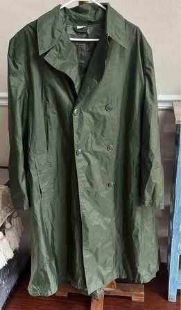 VINTAGE U.S. MILITARY GREEN RUBBER COATED NYLON RAIN COAT SIZE 42R L/XL just $20 