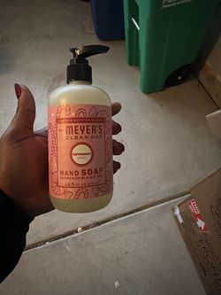 Mrs. Meyer’s clean day hand soap- peppermint 12.5oz
