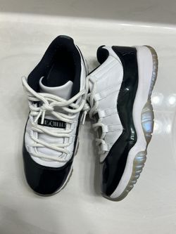 Jordan 11 iridescent 