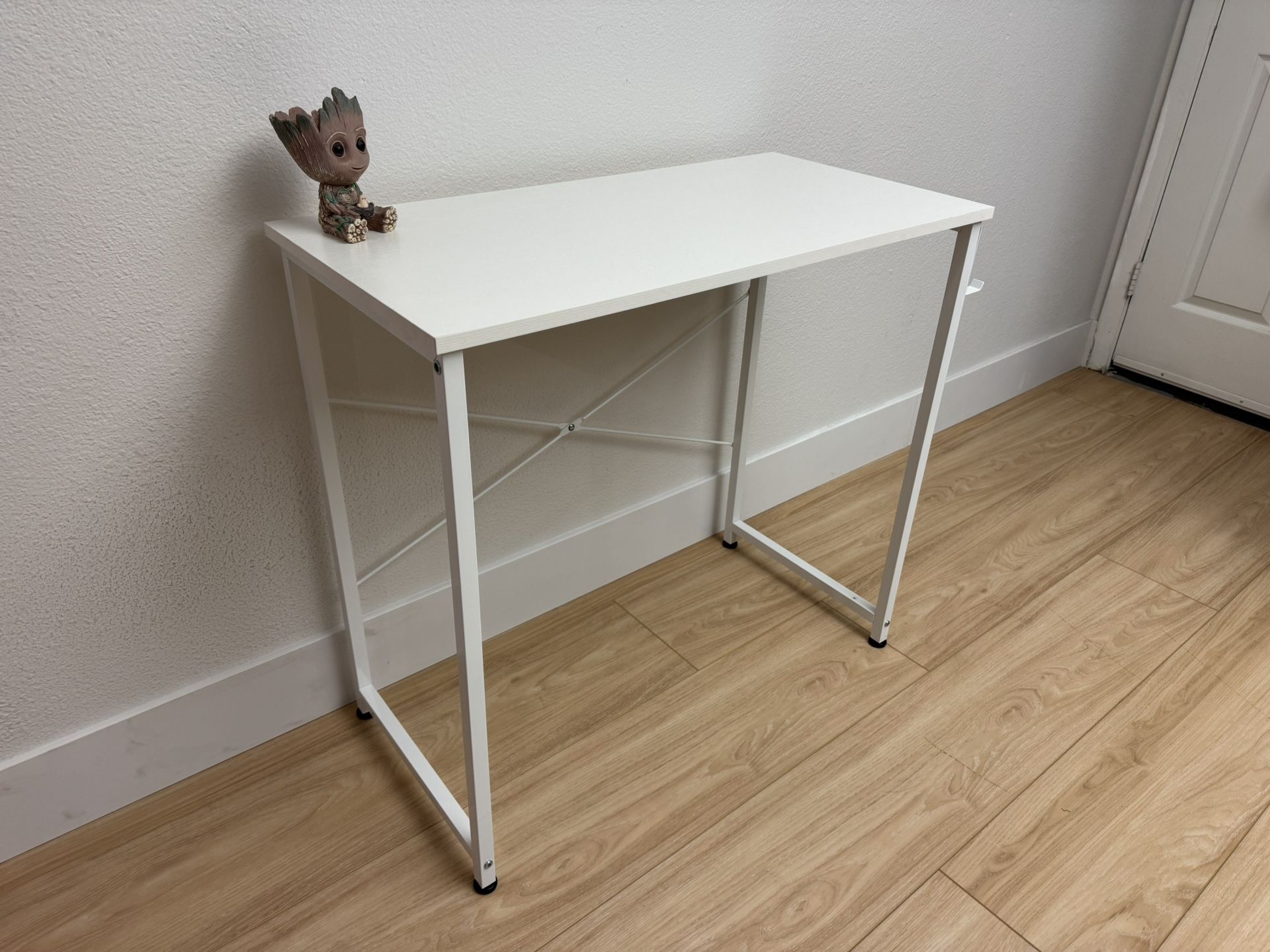 31” x 16” x 29” - White Wooden & White Metal Legs Student/Work/Office Desk