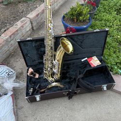 Great Yamaha YTS-23 Tenor Saxophone with case and mouthpiece. Made in Japan