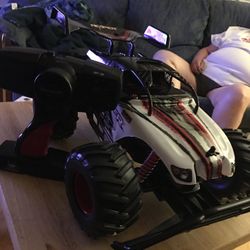 red/white/black r/c buggy