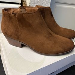 Woman's Boots Size 8