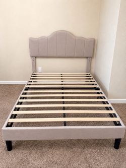 🛏️ Upholstered Bed Frame – Excellent Condition