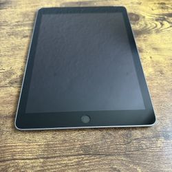 Apple iPad 6th Gen Wi-Fi + Cellular NO CRACKS OR SCRATCHES AT ALL!! 