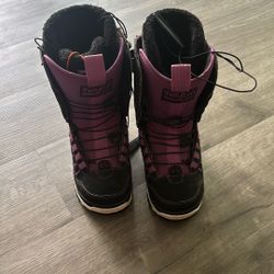 Size 6 Women’s Snow Boots