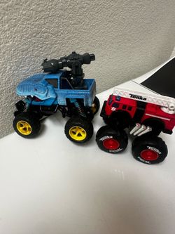 2 monster truck toys