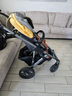 Uppababy stroller with basinet