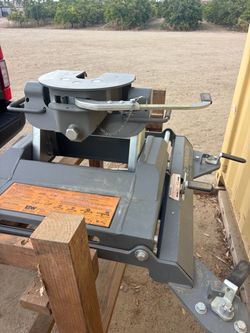 B&W fifth wheel trailer hitch slider