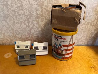 vintage View-Master items including three classic GAF View-Master viewers, assorted 3D picture reels at estate sale
