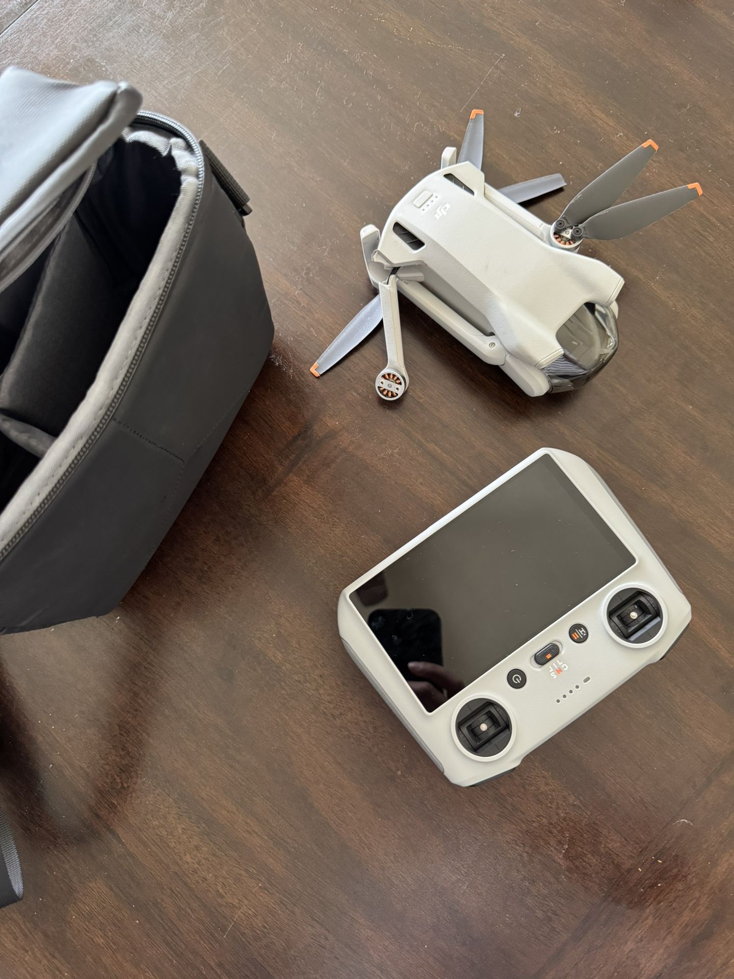 DJI MINI 3 with RC Controller (UnBind) - needs new rear right arm shell
