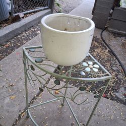 PLANT STAND AND WALL POT $15 PICK UP IN SUN VALLEY