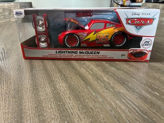 Jada Toys Disney Pixar Cars Lightning McQueen 1:24 Die-Cast (Exclusive Tire Rack Edition) - Brand New
