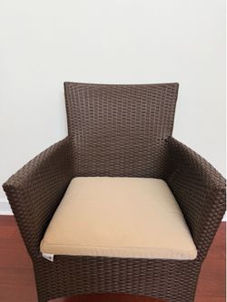 ✨ Beautiful Set of 6 Modern Wicker Patio Chairs – Excellent Condition! ✨with sunbrella fabric cushions-must go fast