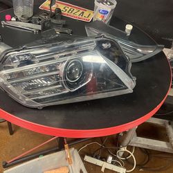 2014 Ford mustang driver side headlight