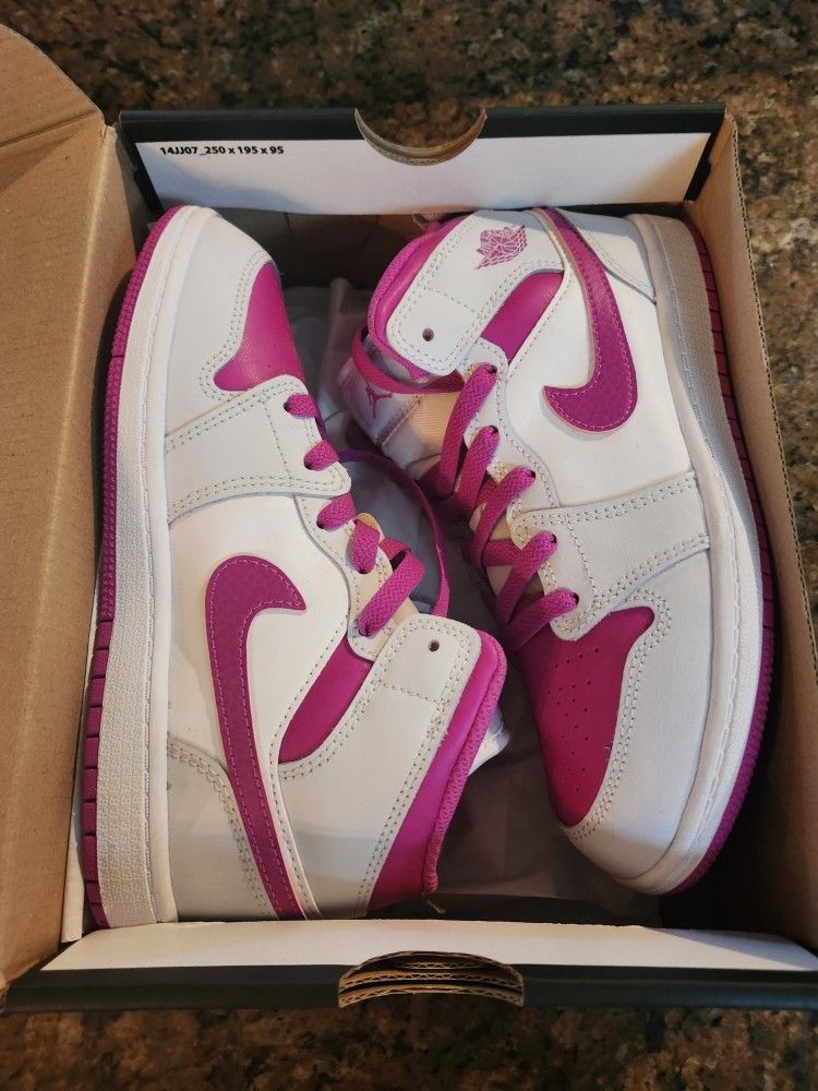 Girls Jordan 1 Mid (ps) Size 2.5Y
