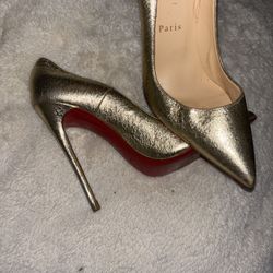 CHRISTIAN LOUBOUTIN RED BOTTON HEELS