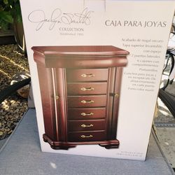 New Jacklyn Smith, jewelry box Perfect For Mothers Day🌼